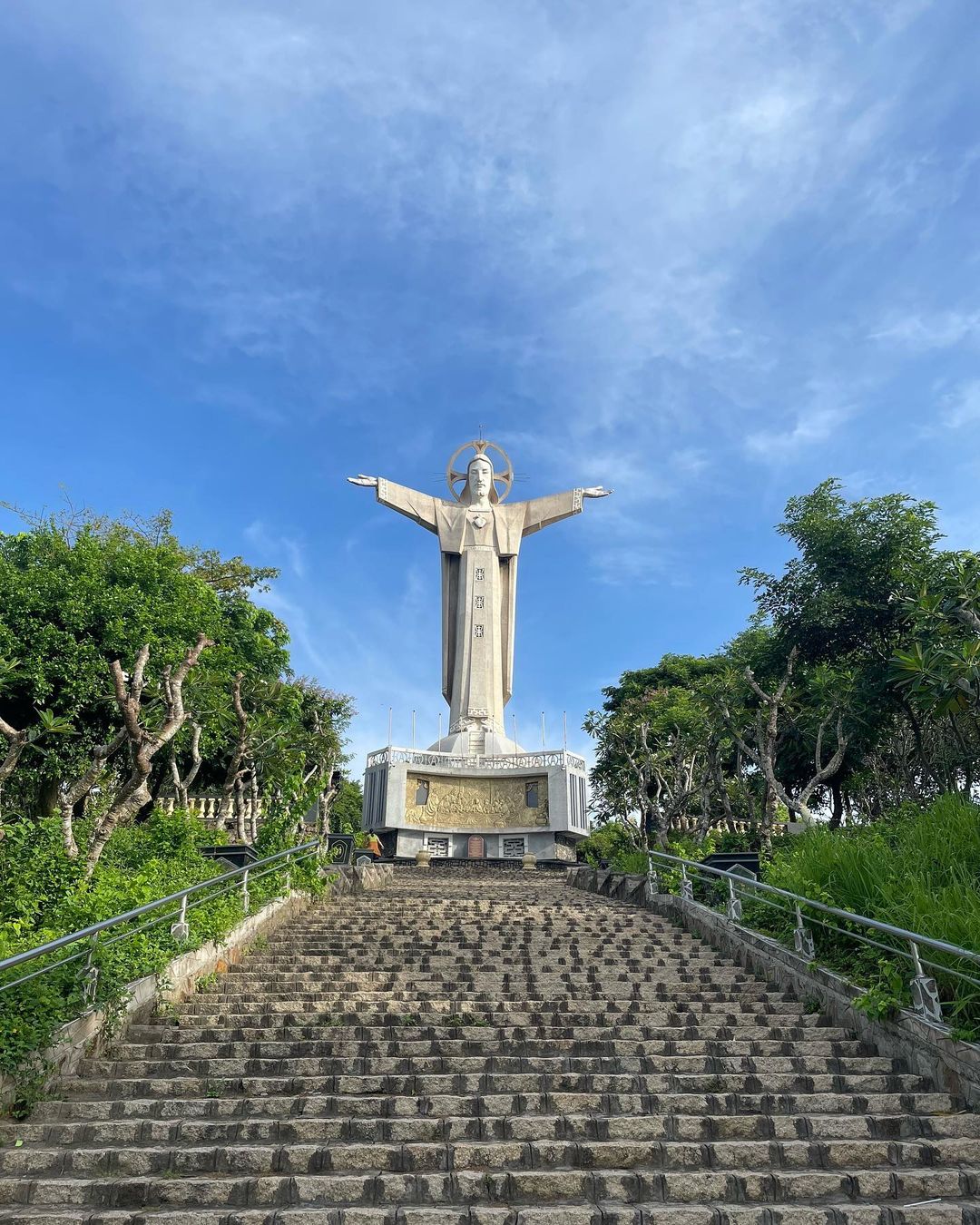 口コミ投稿：Walk up 1000 steps to the Jesus Christ Statue and up to the shoulder for the vi…