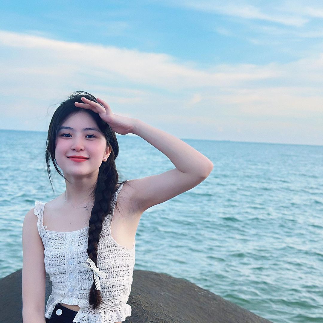口コミ投稿：Tớ nhìn lên bầu trời xanh trong trẻo của mùa thu lòng bồi hồi nhớ về một cái tì…